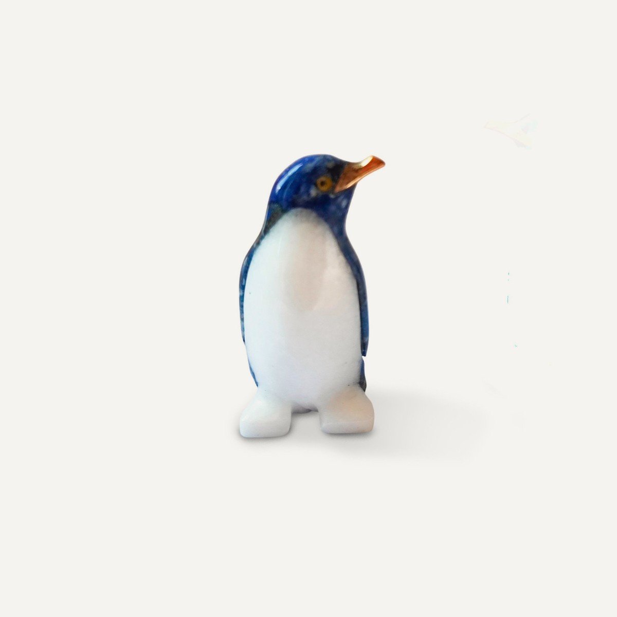 Pingüino de lapislázuli tallado a mano